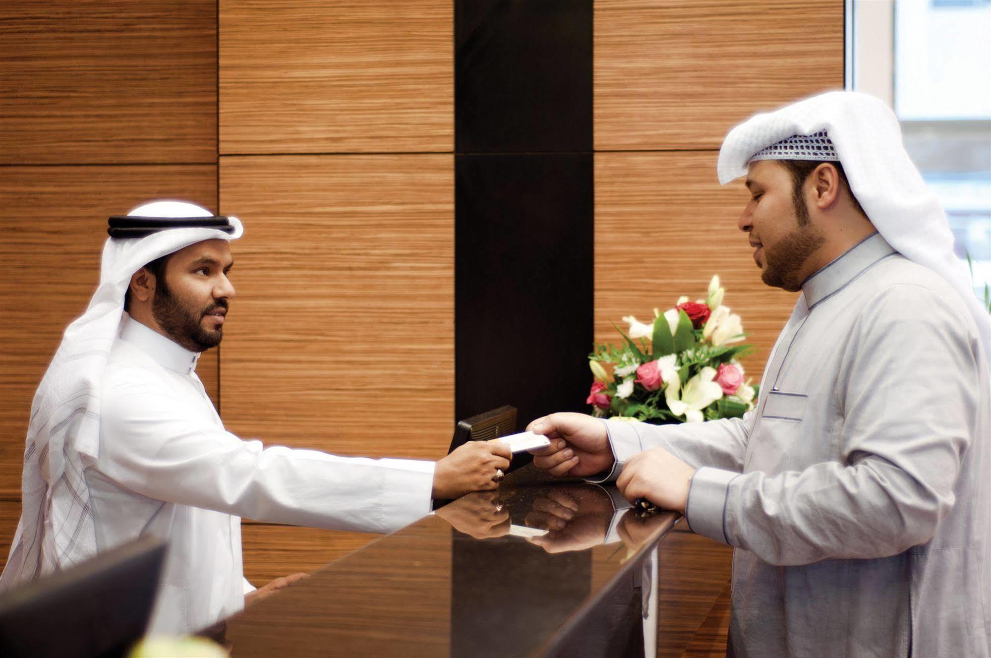 Elaf Bakkah Hotel Mecca Exterior photo Receptionist receiving payment from a guest